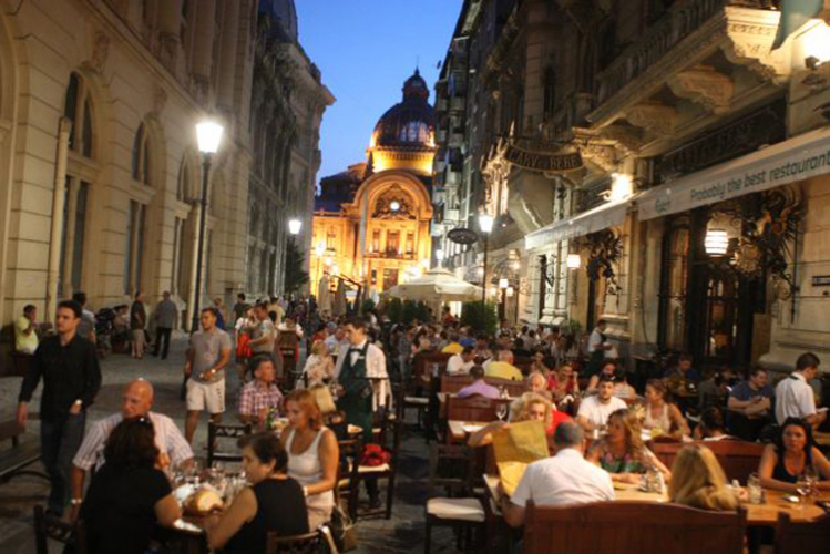 Tournée des bars Bucarest enterrement de vie de garçon Crazy EVG