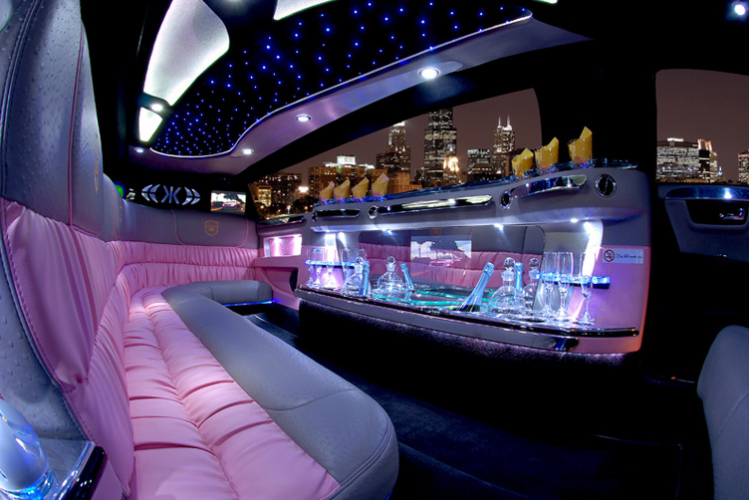 Enterrement de vie de jeune fille Budapest limousine striptease Crazy-evjF