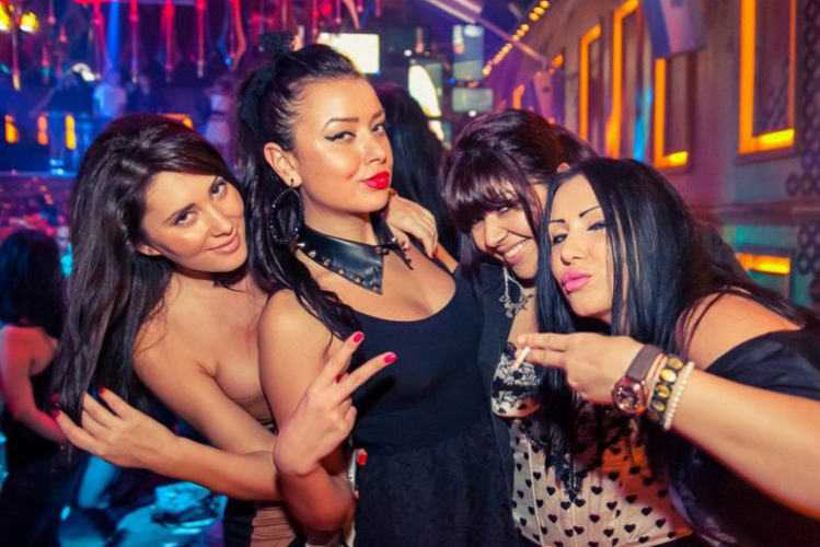 Tournée des bars Bucarest enterrement de vie de garçon Crazy EVG