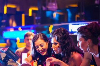 	Addio al celibato Bucarest giro bar e minibus Crazy-Voyages