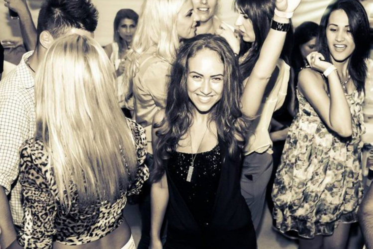 Despedida de soltero en Bucarest Crazy Voyages Discoteca Botellas