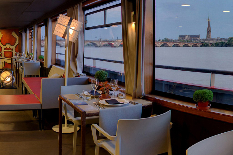 Enterrement de Vie de Jeune Fille Bordeaux Crazy EVJF Dîner Croisière