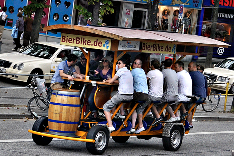 Beer Bike Valencia Addio al celibato viaggi con Crazyaddioalcelibato