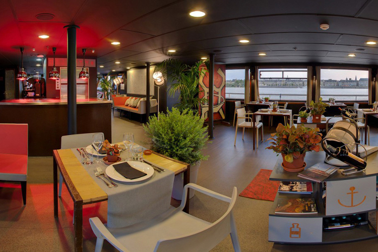 Enterrement de Vie de Garçon Bordeaux Crazy EVG Diner croisière
