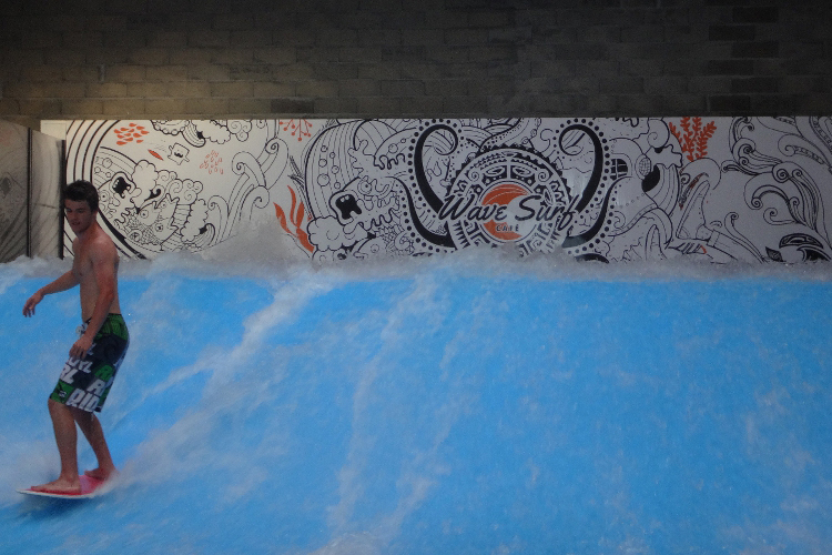 Enterrement de Vie de Garçon Bordeaux Crazy EVG Surf Indoor