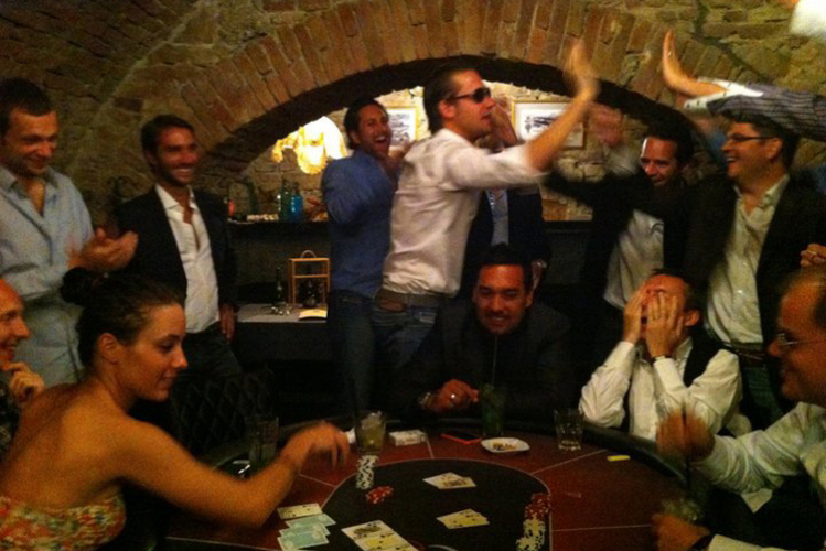 Film Enterrement Vie De Garcon Budapest Strip Poker - Budapest - Enterrement de vie de garçon : partez avec