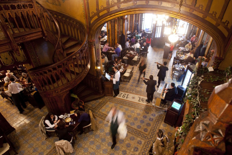 Seminaire d'entreprise à Bucarest - diner traditionnel