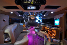 Hummer limo + Boîte pour mon séminaire à Prague | Séminaire | idée séminaire | voyage d'affaires | activité séminaire | Incentive | séminaire festif | collègues | congrès | colloque | meeting | conférence