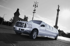 Hummer Limousine pour mon séminaire à Cracovie | Séminaire | idée séminaire | voyage d'affaires | activité séminaire | Incentive | séminaire festif | collègues | congrès | colloque | meeting | conférence