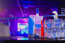 Boite VIP + Bouteille premium  pour mon séminaire à Paris | Séminaire | idée séminaire | voyage d'affaires | activité séminaire | Incentive | séminaire festif | collègues | congrès | colloque | meeting | conférence