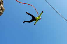 Saut à l'élastique pour mon séminaire à Prague | Séminaire | idée séminaire | voyage d'affaires | activité séminaire | Incentive | séminaire festif | collègues | congrès | colloque | meeting | conférence