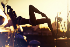 Voilier & strip  pour mon EVG à Deauville | Enterrement de vie de garçon | idée enterrement de vie de garçon | activité enterrement de vie de garçon | idée evg | activité evg