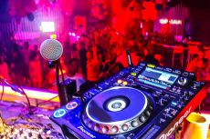 Boite VIP & bouteilles pour mon séminaire à Dublin | Séminaire | idée séminaire | voyage d'affaires | activité séminaire | Incentive | séminaire festif | collègues | congrès | colloque | meeting | conférence